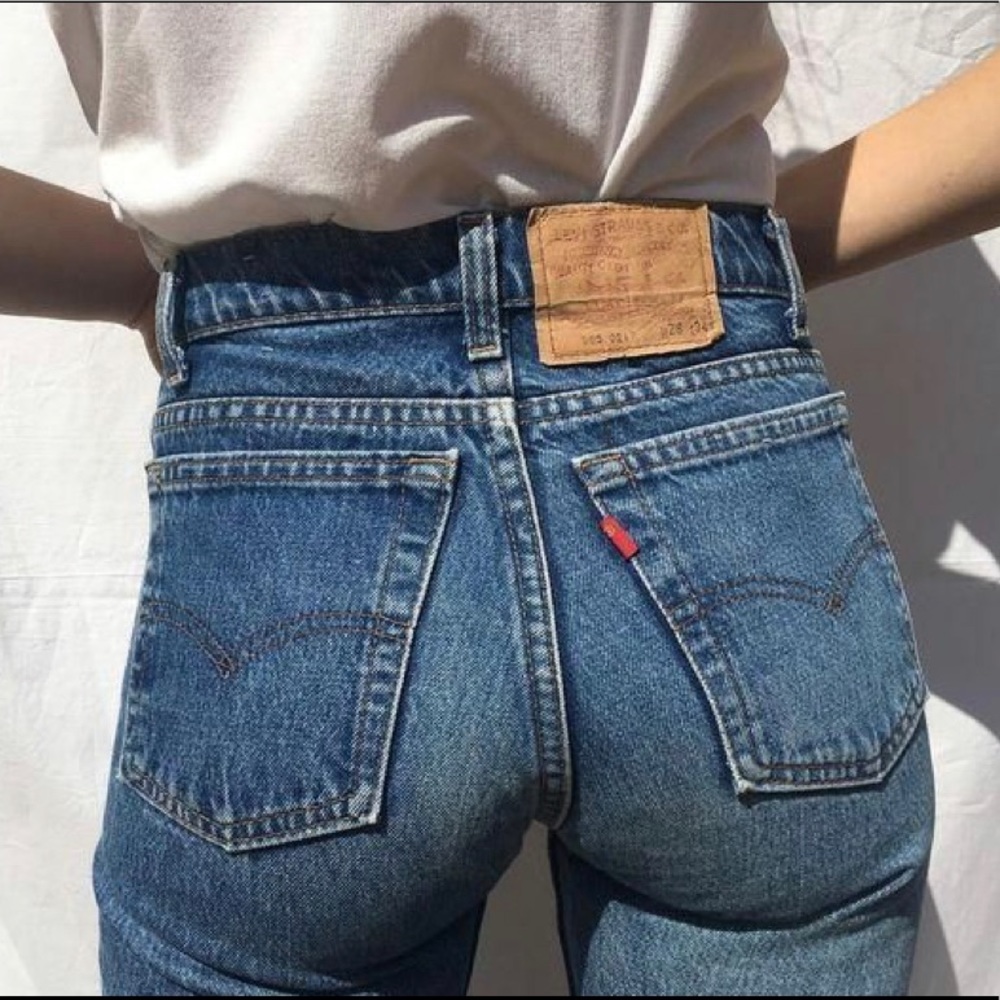 Levi 501s size 28